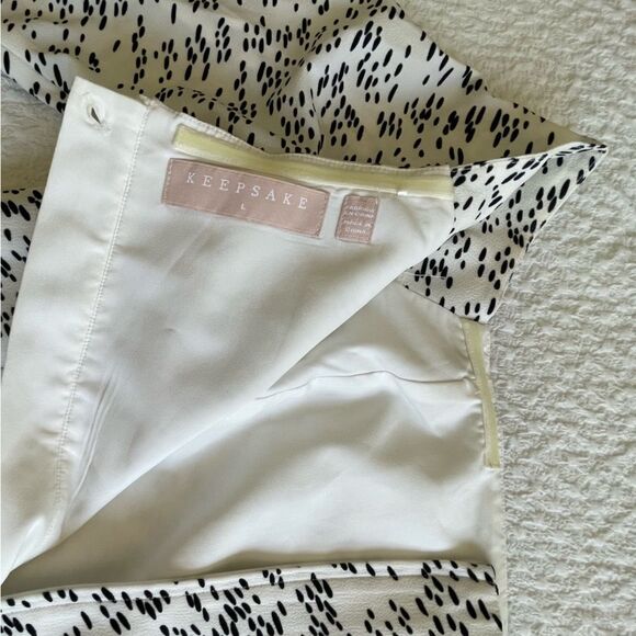 Keepsake white and black design off shoulder dress size large EUC - Picture 9 of 12